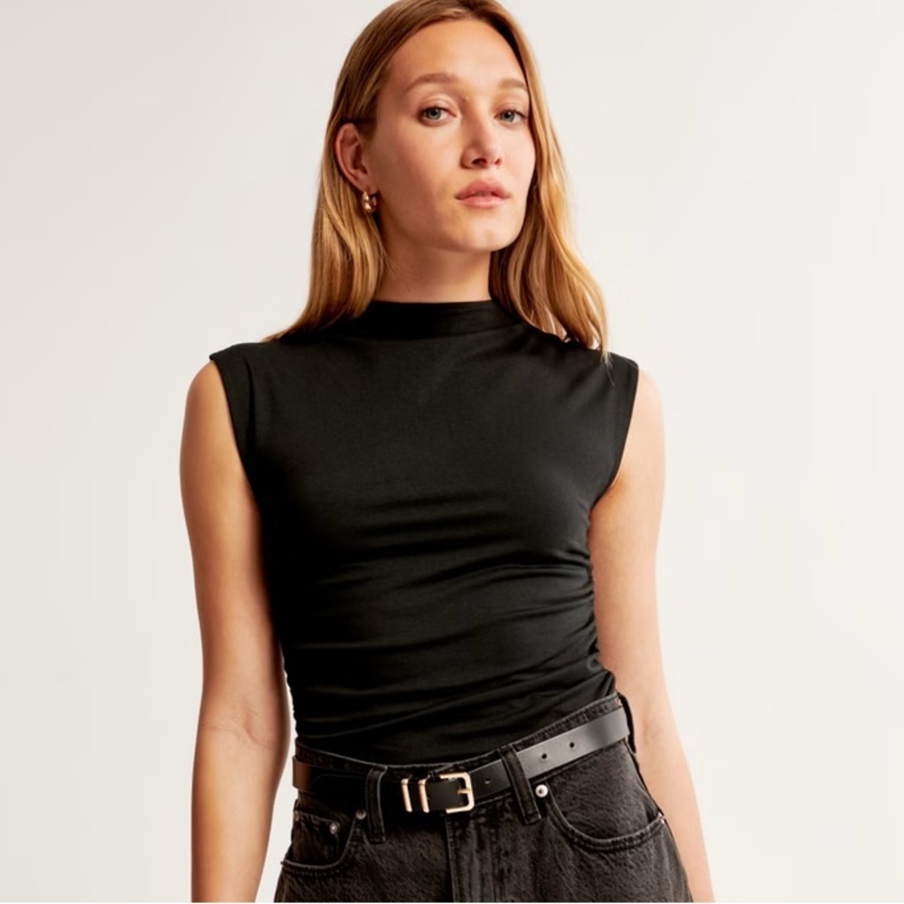 A&F Paloma Top in Black